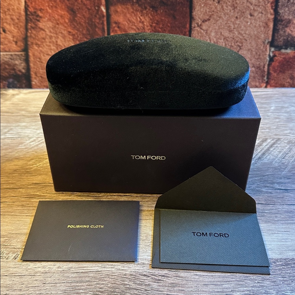 Tom Ford Black Velvet Glasses Case snap closure inc. case, box, cleaning cloth